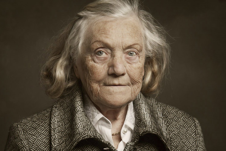 Foto als Gemälde alte Frau